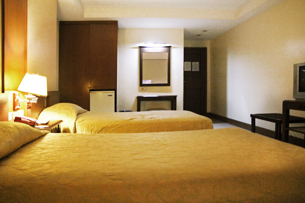 Cherry Blossoms Hotel Manila Exterior foto
