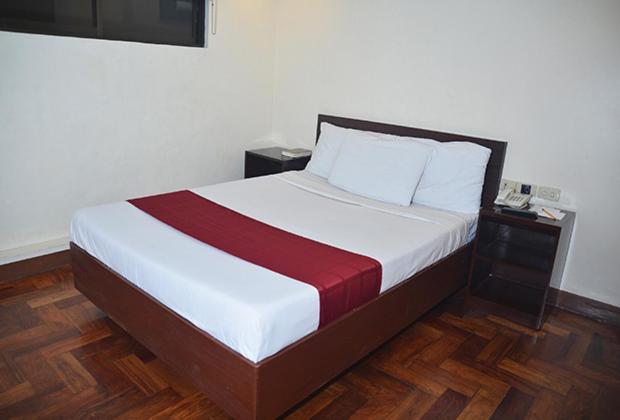 Cherry Blossoms Hotel Manila Exterior foto